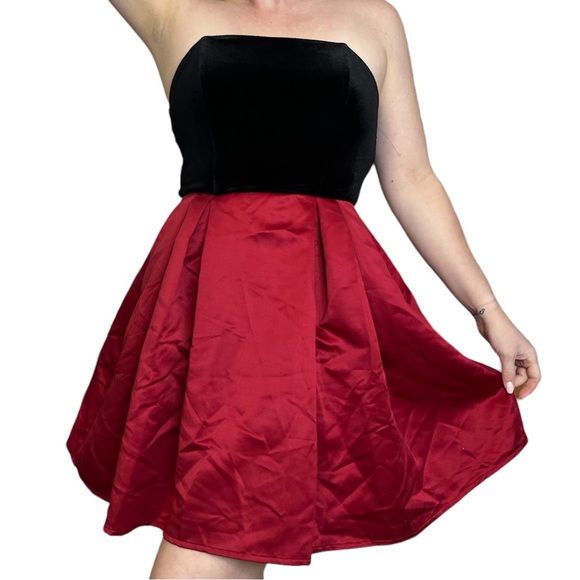 SPEECHLESS Cocktail Party Dress New With Tags Black Velvet and Red Satin Size 9 - Picture 1 of 10